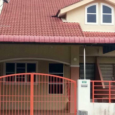 Homestay Mama Razzin Kuala Kangsar Eksteriør bilde